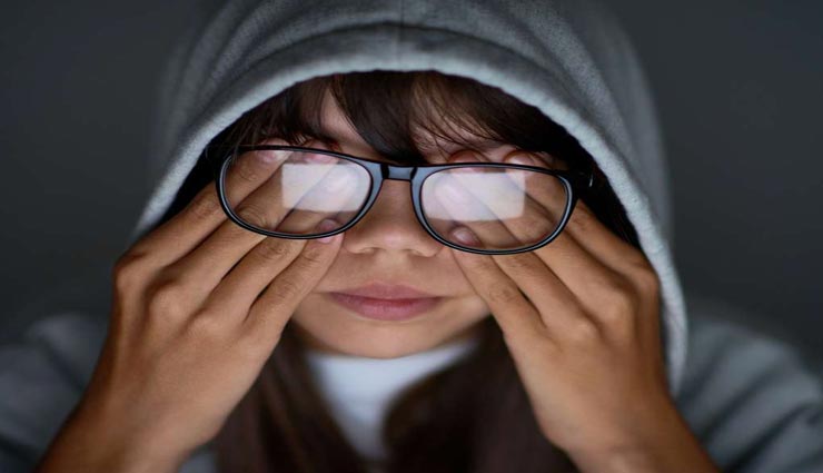 आपके आंखों की रोशनी छीन सकते है पटाखे, ये सावधानियां रखेंगी आपको सुरक्षित Health tips,health tips in hindi,crackers smoke harm eyes,precautions during crackers,diwlai special