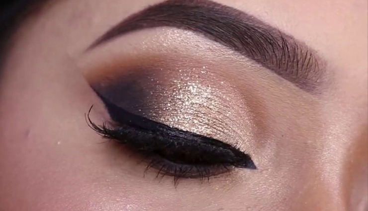 khushi kapoor eye makeup tips,how to do khushi kapoor eye makeup,simple eye makeup tutorial,neutral eye makeup ideas,smokey eyes like khushi kapoor,winged liner tutorial,glittery eye makeup look