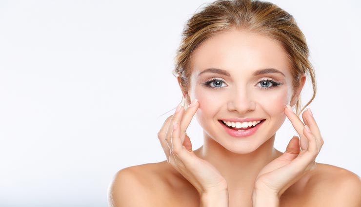 मॉनसून में भी बरकरार रहेगा स्किन का ग्लो, फॉलो करें ये टिप्स