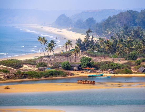 अपनी खूबसूरती के लिए प्रसिद्द है गोवा के ये 5 पर्यटन स्थल, ले सकते है अपनी छुट्टियों का मजा