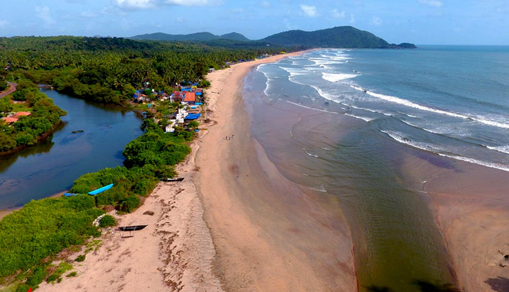 beaches in south goa,goa,south goa,must visit beaches,colva beach,agonda beach,majorda beach,mobor beach,benaulim beach