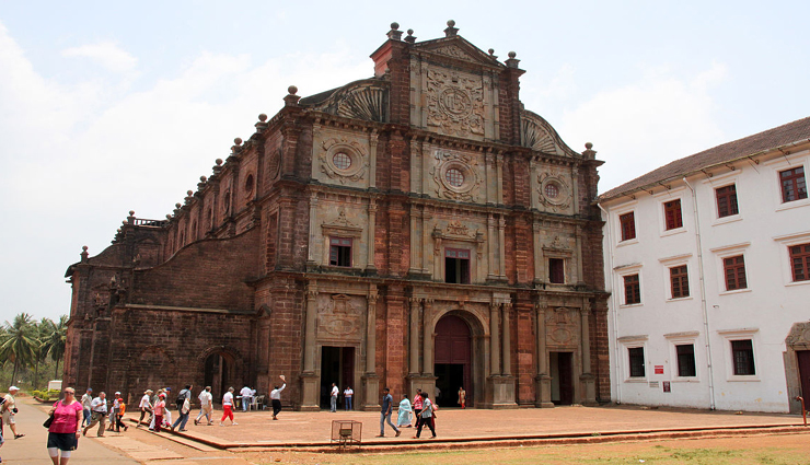 मस्ती के अलावा आस्था के लिए भी जाना जाता है गोवा, करें इन 7 प्रसिद्द मंदिरों के दर्शन 