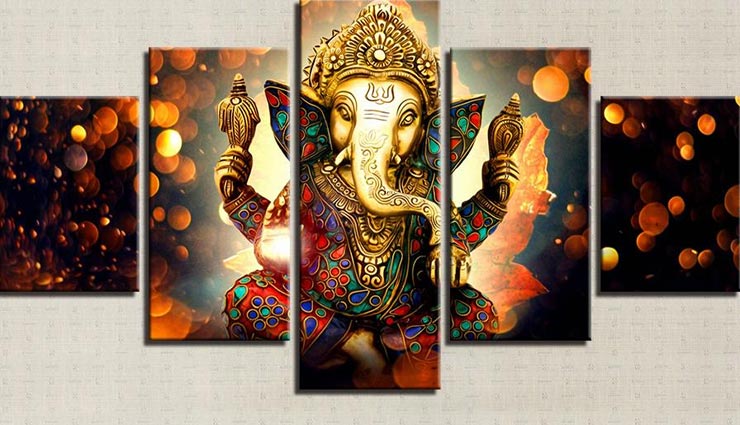 घर में देवी-देवताओं की तस्वीर से भी पड़ता हैं आपकी खुशियों पर असर, जानें पड़ने वाले प्रभाव