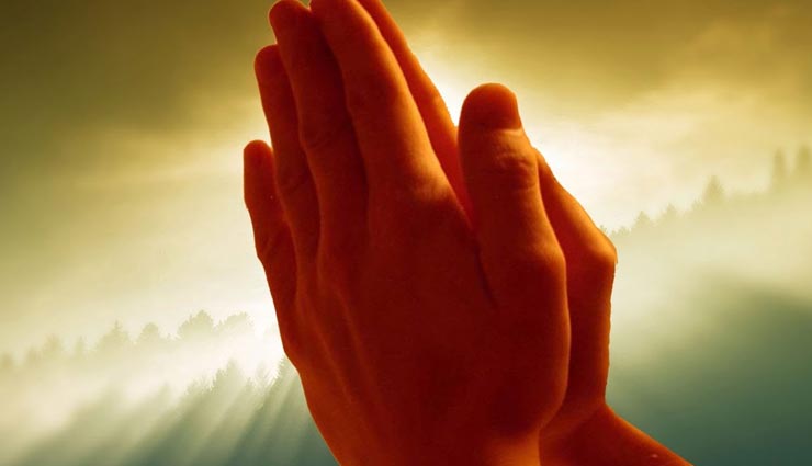 शास्त्रों में वर्णित है भोजन करने के ये 5 नियम, घर में लाते है बरकत