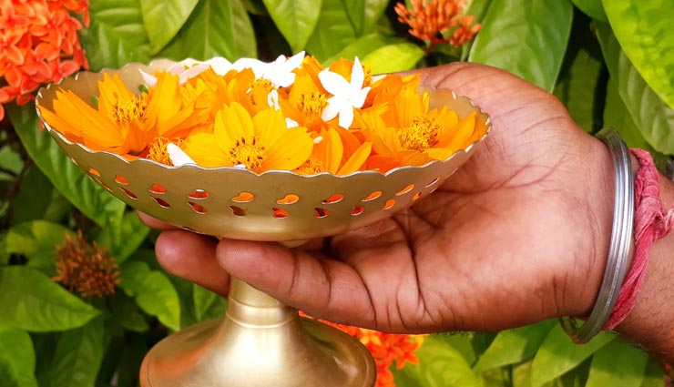 astrology tips,astrology tips in hindi,worship with flowers,flowers according to god
