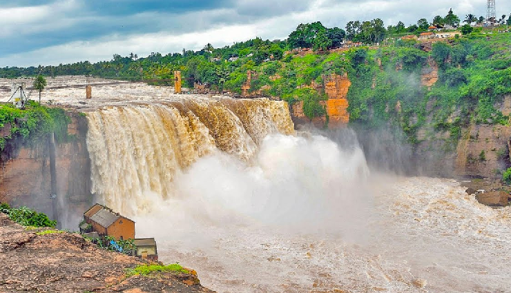 karnataka waterfalls to explore,amazing waterfalls in karnataka,best waterfalls to visit in karnataka,karnataka stunning waterfall spots,must-see waterfalls in karnataka,karnataka picturesque waterfall destinations,explore karnataka breathtaking waterfalls,top cascades to visit in karnataka,karnataka natural waterfall wonders,karnataka waterfall travel guide