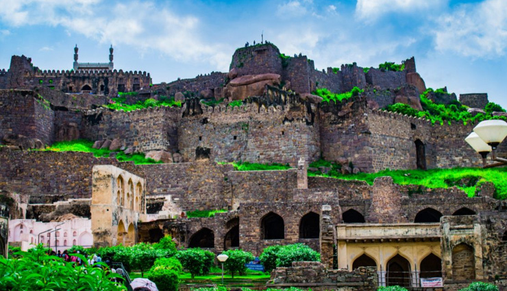 indian forts,tourism,agra,agra fort,red fort,delhi,himachal pradesh,gwalior fort,chittorgarh fort,kila,kumbhalgarh fort,rajasthan,mehrangarh fort,travel,holidays,travel guide,india tourism