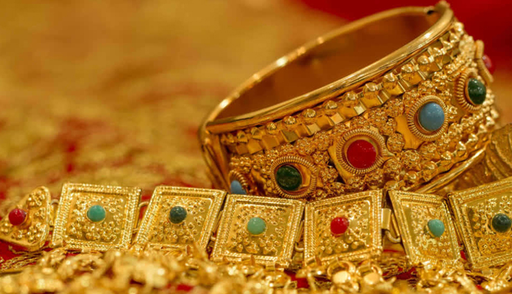 उच्च स्तर पर पहुंचने के बाद शनिवार को सोने की कीमत में आई गिरावट, चाँदी भी रही कमजोर