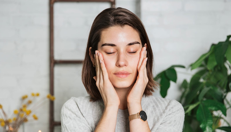 gold facial at home steps,diy gold facial tutorial,steps for doing gold facial at home,home gold facial procedure,how to do gold facial yourself,homemade gold facial guide,gold facial steps for glowing skin,affordable diy gold facial at home,easy steps for a home gold facial,diy facial with gold benefits