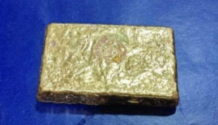 uae,indigo,indigo flight gold,toilet me gold,lucknow