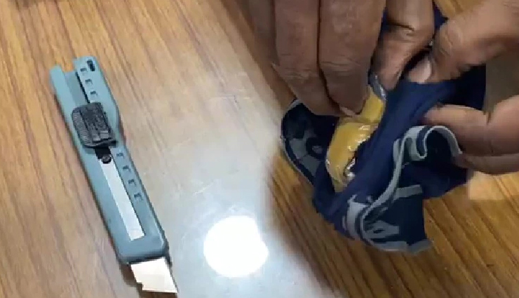 अंडरवियर के अंदर 15 लाख का सोना, पेस्ट बनाकर छुपाया था, देख कस्टम विभाग भी हैरान 