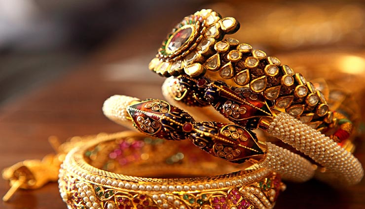 सोना लेकर आता हैं जीवन में शुभ संकेत, जानें इसके बारे में 