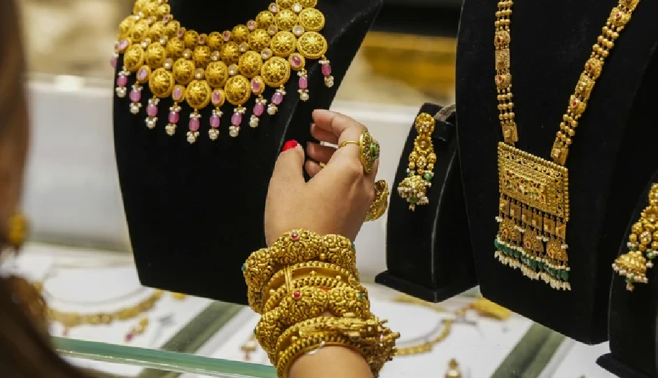 क्या और सस्ता होगा सोना? सरकार ने घटाया बेस इम्पोर्ट प्राइस, चांदी पर भी असर क्या और सस्ता होगा सोना? सरकार ने घटाया बेस इम्पोर्ट प्राइस, चांदी पर भी असर