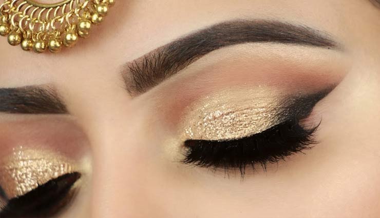 ग्रेसफुल लुक के लिए फैशन में शामिल करें गोल्डन कलर trendy golden color,golden color fashion,golden color accessories,golden color dress,golden color make up,fashion tips