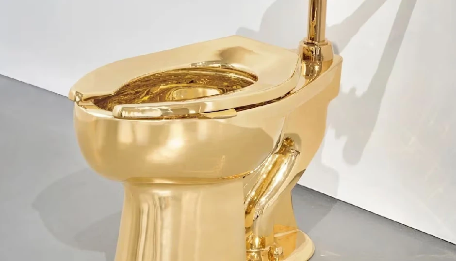अमेरिका में नीलाम होने जा रहा सोने का टॉयलेट, शुरुआती बोली रखी गई 83 करोड़ रुपये