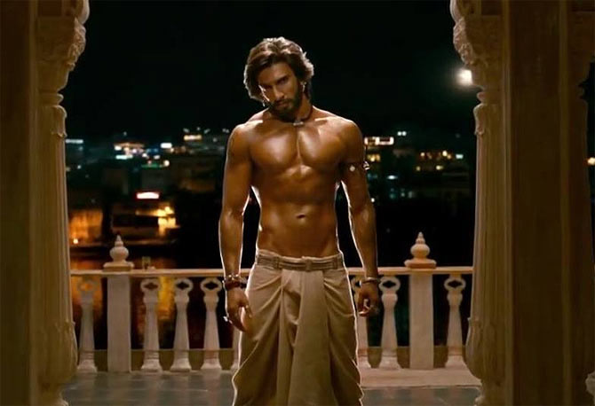 बॉक्स ऑफिस के ‘सुल्तान’ बने रणवीर सिंह, ‘खान’ तिकडी के स्टारडम पर भारी bollywood,ranveer singh,aamir khan,Salman Khan,Shah Rukh Khan,simmba,gully boy
