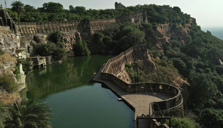 chittorgarh tourist places,explore chittorgarh rajasthan,best places to visit in chittorgarh,chittorgarh attractions,top tourist spots in chittorgarh rajasthan,chittorgarh fort and other landmarks,historical places in chittorgarh,chittorgarh sightseeing destinations,must-visit places in chittorgarh rajasthan,chittorgarh travel guide