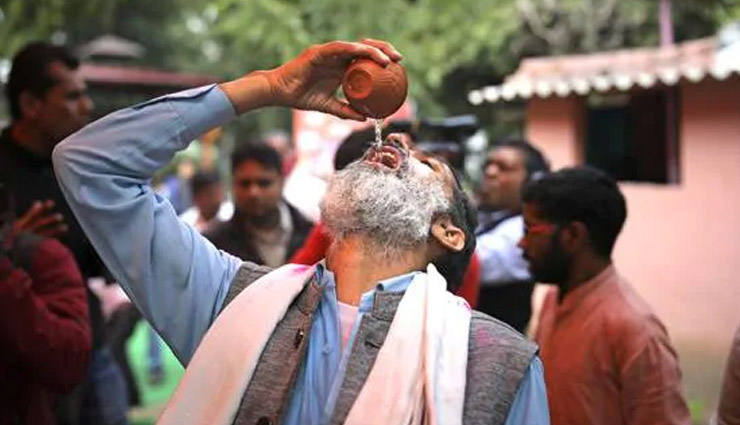 all india hindu mahasabha,drinking,cow,urine,gaumutra,coronavirus,gomutra party,weird news