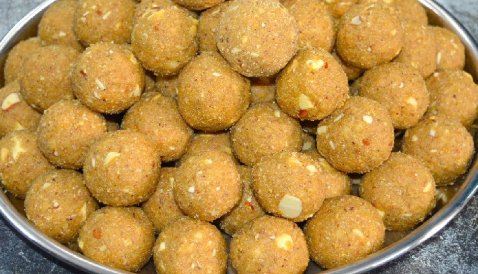 सर्दियों में स्वाद और सेहत का ख्याल रखें, घर पर बनाएं ये 3 हेल्दी लड्डू #Recipe