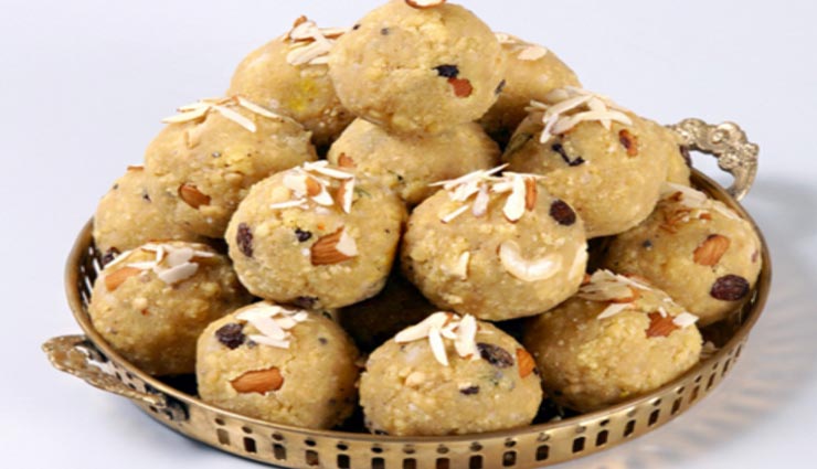 सर्दियों में बेहतरीन स्वाद देते हैं गोंद के लड्डू, सेहत के लिए फायदेमंद #Recipe सर्दियों में बेहतरीन स्वाद देते हैं गोंद के लड्डू, सेहत के लिए फायदेमंद #Recipe