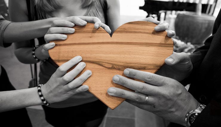 उदार स्वभाव के होते हैं इन चार राशियों के जातक, मदद के लिए हमेशा रहते हैं तैयार 