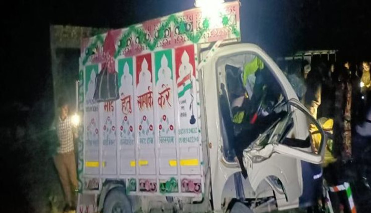 बहराइच: ड्राइवर को आई झपकी, मजदूरों से भरी पिकअप अनियंत्रित होकर पेड़ से टकराई; एक ही मौत, 16 घायल