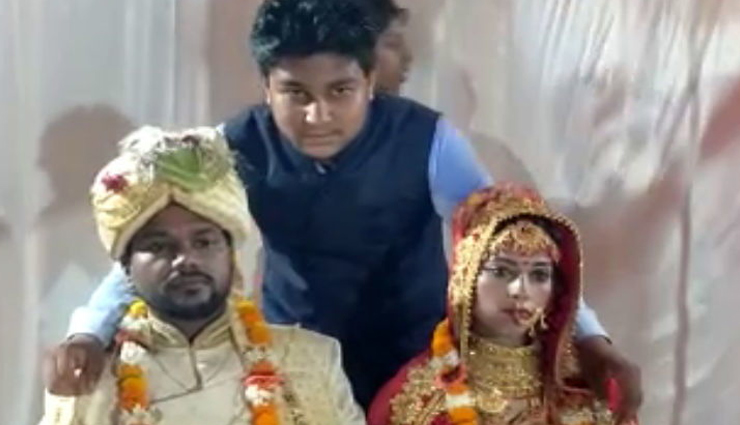 गोरखपुर / होने वाले पति को नहीं मिला पास तो दुल्हन बारात लेकर पहुंच गई ससुराल