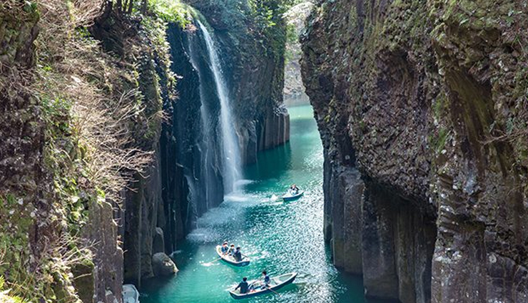 gorges to explore around the world,amazing gorges,takachiho gorge,japan,antelope canyon,usa,verdon gorge,france,oneonta gorge,usa,vintgar gorge,slovenia