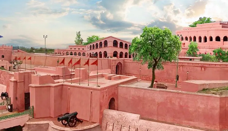 golden temple amritsar,jallianwala bagh,wagah border ceremony,partition museum amritsar,maharaja ranjit singh museum,durgiana temple amritsar,gobindgarh fort,amritsar heritage walk,hall bazaar amritsar,ram tirath temple amritsar,khalsa college amritsar,amritsar food street,sadda pind amritsar,gurdwara baba atal rai,amritsar sarai accommodations