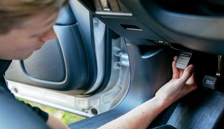 गुरुग्राम : महिला डॉक्टर को अपनी कार में लगा मिला जीपीएस डिवाइस, पति और ससुर पर लगाया जासूसी का आरोप