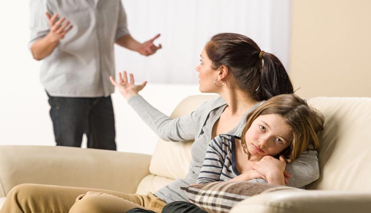 लॉकडाउन में खोने लगी हैं घर की शांति, गृह कलह से बचाएंगे ये उपाय