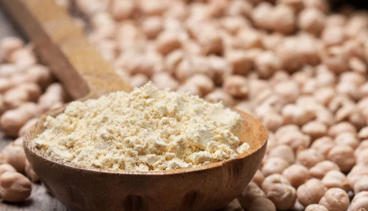 6 DIY Ways To Use Gram Flour For Skin 