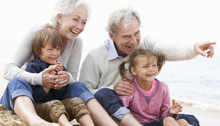 इन 5 कारणों से बच्चों के लिए जरूरी है दादा-दादी का साथ, तजुर्बे से संवरता है  जीवन