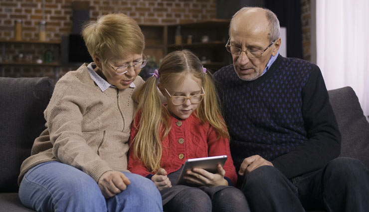 teach technology to elders,teaching internet to elders,mates and me,relationship tips,elder people