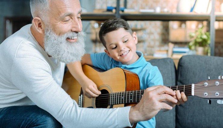बच्चों को जीवन की सीख देने का काम करते हैं दादा-दादी, साथ रहने से मिलते हैं ये फायदे grandparents,grandparents teaches life lessons to children,relationship tips