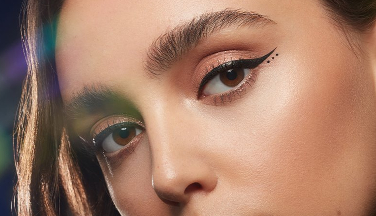 eyeliner,eyeliner wearing tips,stylish ways to wear eyeliner,eyes beauty,eyeliner tips,bold and graphic eyeliner,outer cast eyeliner,dark matter eyeliner,beauty,beauty tips