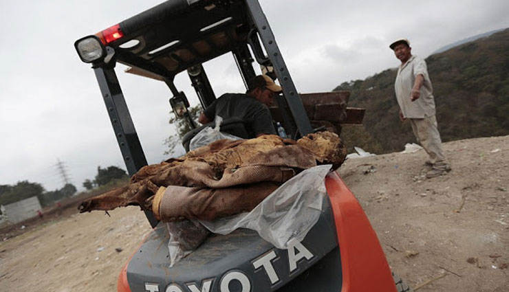 weird story,graveyard,weird story in hindi,ajabgajab,ajabgajab story in hindi