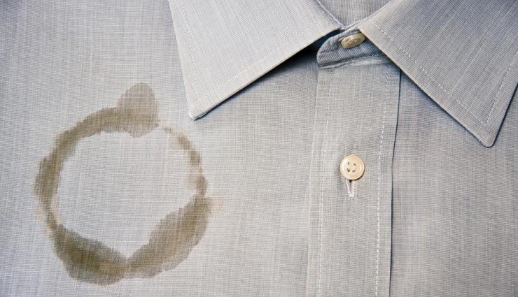 कपड़ों से ग्रीस के दाग हटाना हुआ आसान, ले इन बेहतरीन उपायों की मदद