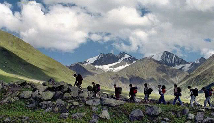 tirthan valley himachal pradesh,best places to visit in tirthan valley,trekking in tirthan valley,adventure activities in tirthan valley,tirthan valley tourism,tirthan valley attractions,offbeat destinations in himachal pradesh,tirthan valley hotels and resorts,tirthan valley homestays,nature and wildlife in tirthan valley