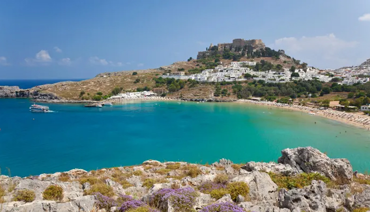 towns to visit in greece,greece,mykonos town,mykonos,cyclades,lindos,rhodes,dodecanese,monemvasia,peloponnese,chania town,crete,kastraki,meteora,oia,santorini,cyclades