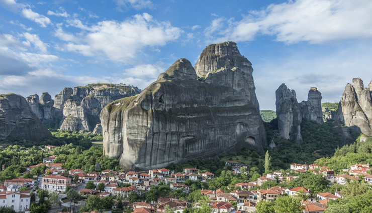 towns to visit in greece,greece,mykonos town,mykonos,cyclades,lindos,rhodes,dodecanese,monemvasia,peloponnese,chania town,crete,kastraki,meteora,oia,santorini,cyclades