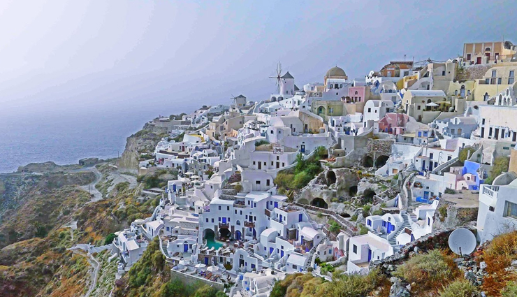 towns to visit in greece,greece,mykonos town,mykonos,cyclades,lindos,rhodes,dodecanese,monemvasia,peloponnese,chania town,crete,kastraki,meteora,oia,santorini,cyclades