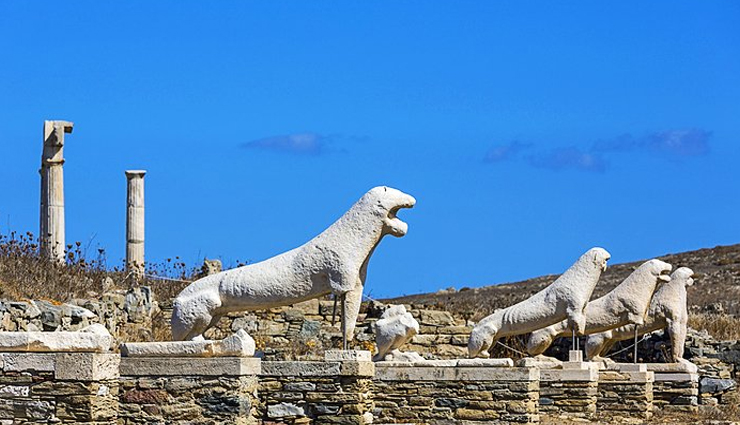 islands in greece,greece,beautiful islands,corfu,crete,delos,symi,santorini,chios,kefalonia,mykonos