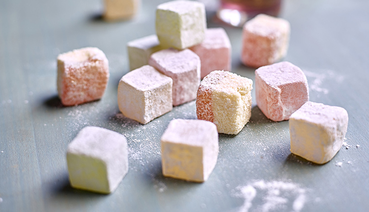 greek food,must try greek food,loukoumi,moussaka,horiatiki salata,melomakarona,dakos,spanakopita