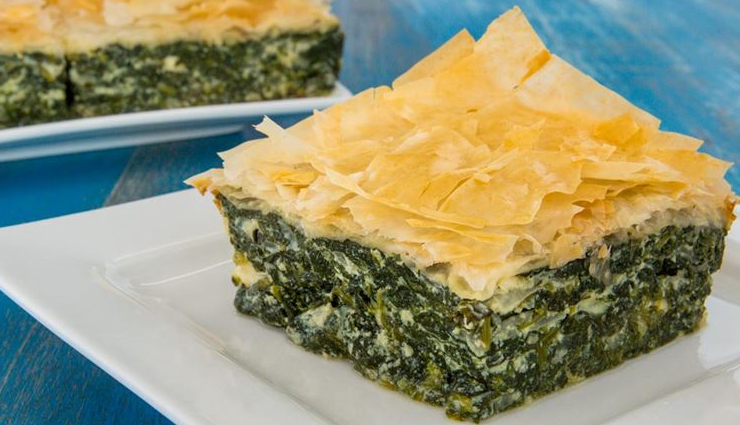 greek food,must try greek food,loukoumi,moussaka,horiatiki salata,melomakarona,dakos,spanakopita