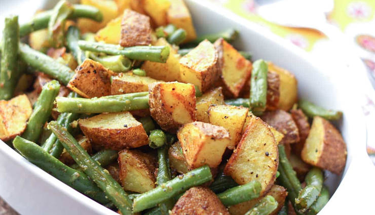 potatoes with green beans,potatoes with green beans  recipe,green beans potatoes curry for lunch,indian curries,hunger struck,food,easy recipes