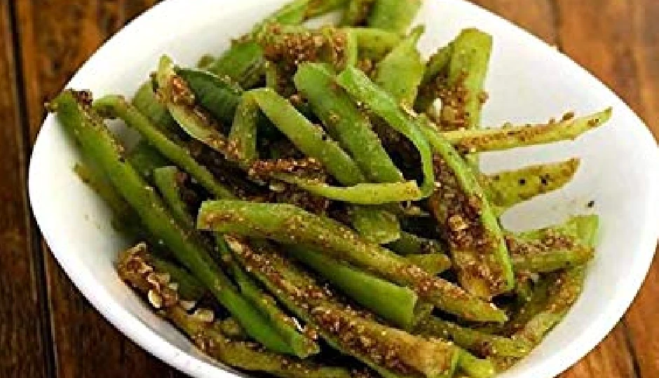 तेल के बिना तैयार करें मिर्च का चटपटा अचार, ऐसा लाजवाब स्वाद कि बार-बार बनाने का करेगा मन #Recipe तेल के बिना तैयार करें मिर्च का चटपटा अचार, ऐसा लाजवाब स्वाद कि बार-बार बनाने का करेगा मन #Recipe