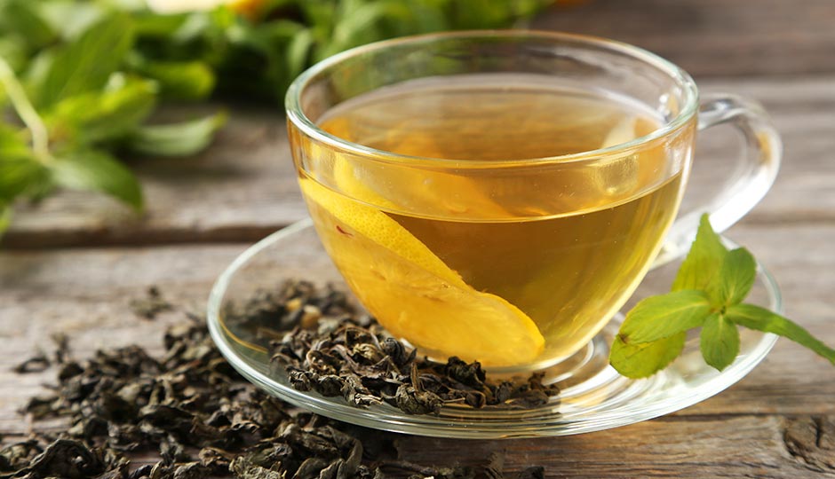 16 Amazing Benefits of Green Tea for Skin and Hair