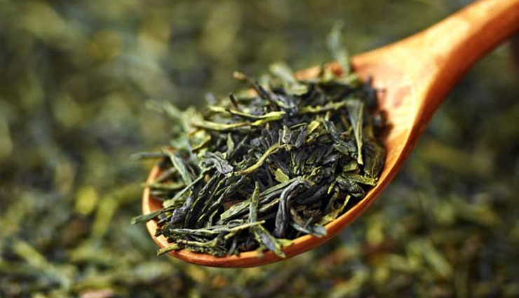 green tea for skin and hair,diy green tea beauty treatments,green tea face mask,green tea hair rinse,natural skincare with green tea,green tea benefits for hair,green tea toner recipe,green tea scalp treatment,diy green tea remedies,antioxidant-rich skincare