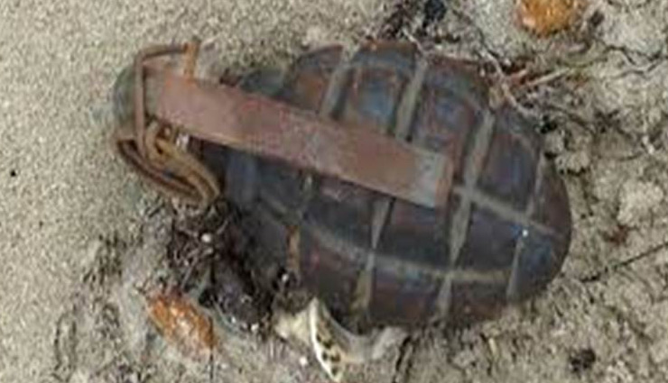 Militants throw grenade at police stations in Valley